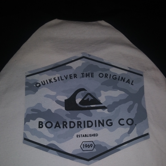 Quiksilver Tshirt - Picture 3 of 3